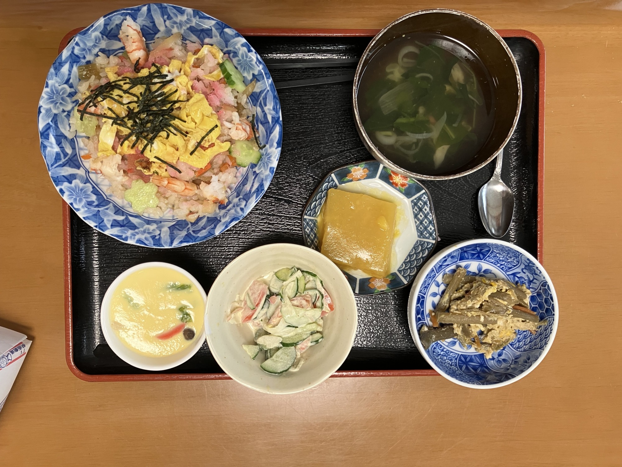 ちらし寿司に茶碗蒸し、マンゴーゼリー