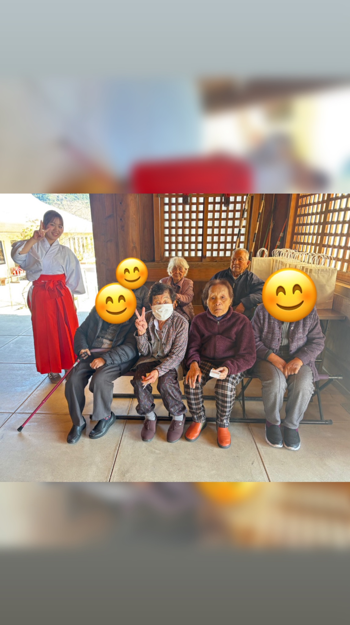 巫女さんと写真を撮った利用者様