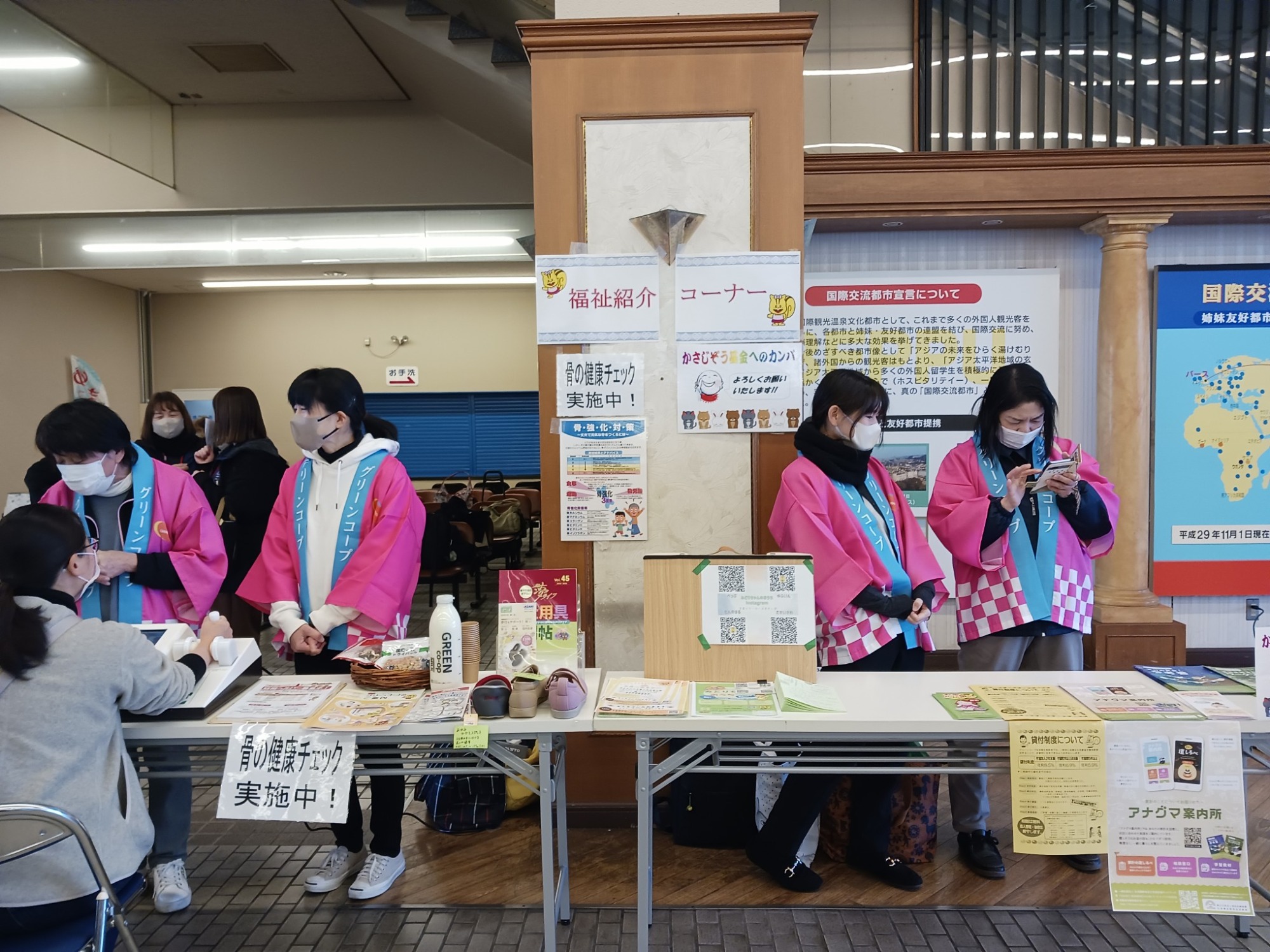 1/26　グリーンコープ商品の業者さんの商品説明会がありました。 ひとつのブースを借りて社福GCのアピールを行いました。