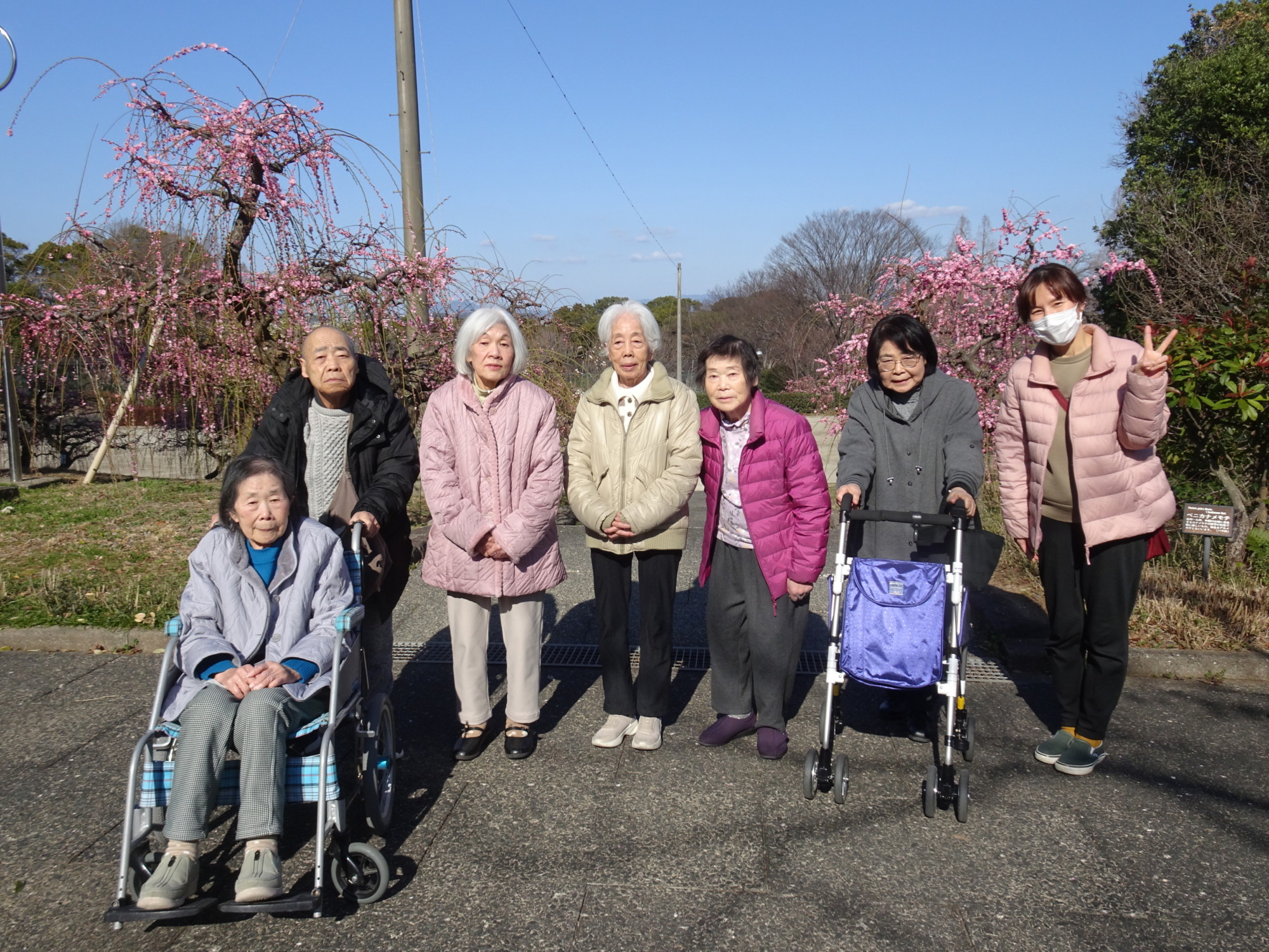 梅の木の前で撮った集合写真