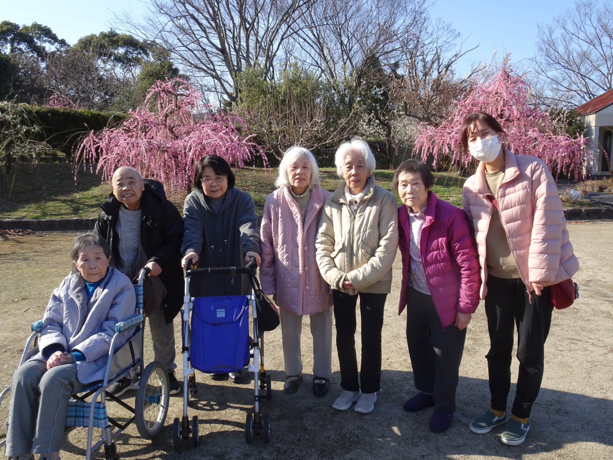 梅の木の前で撮った集合写真