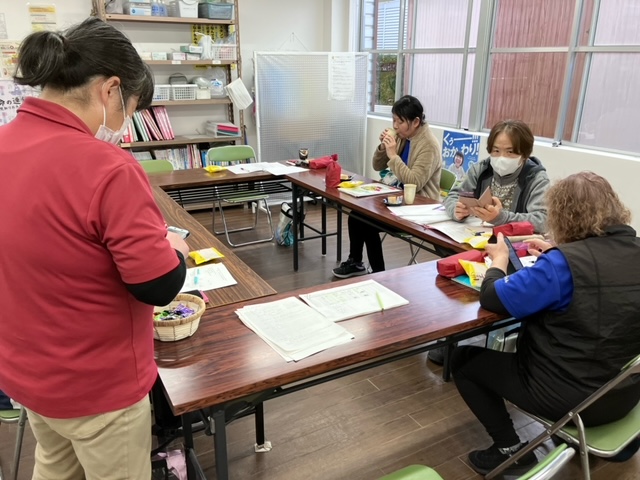 ワーカーさんがお茶を飲んでいる