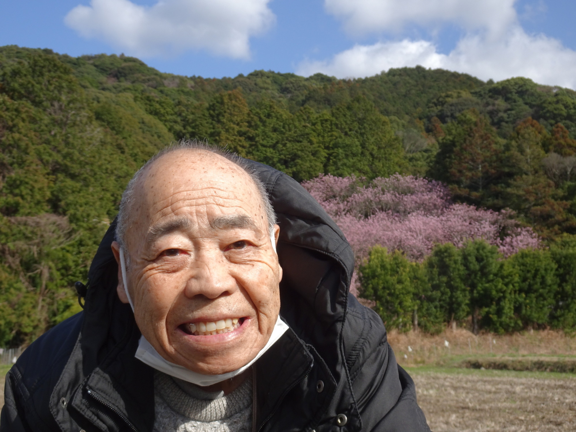 桜の前で撮った写真