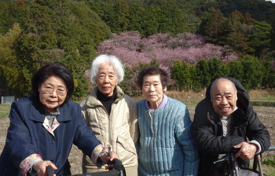桜の前で撮った写真