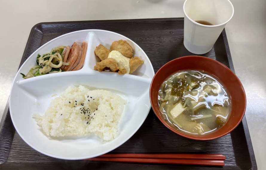 食堂で提供された夕食