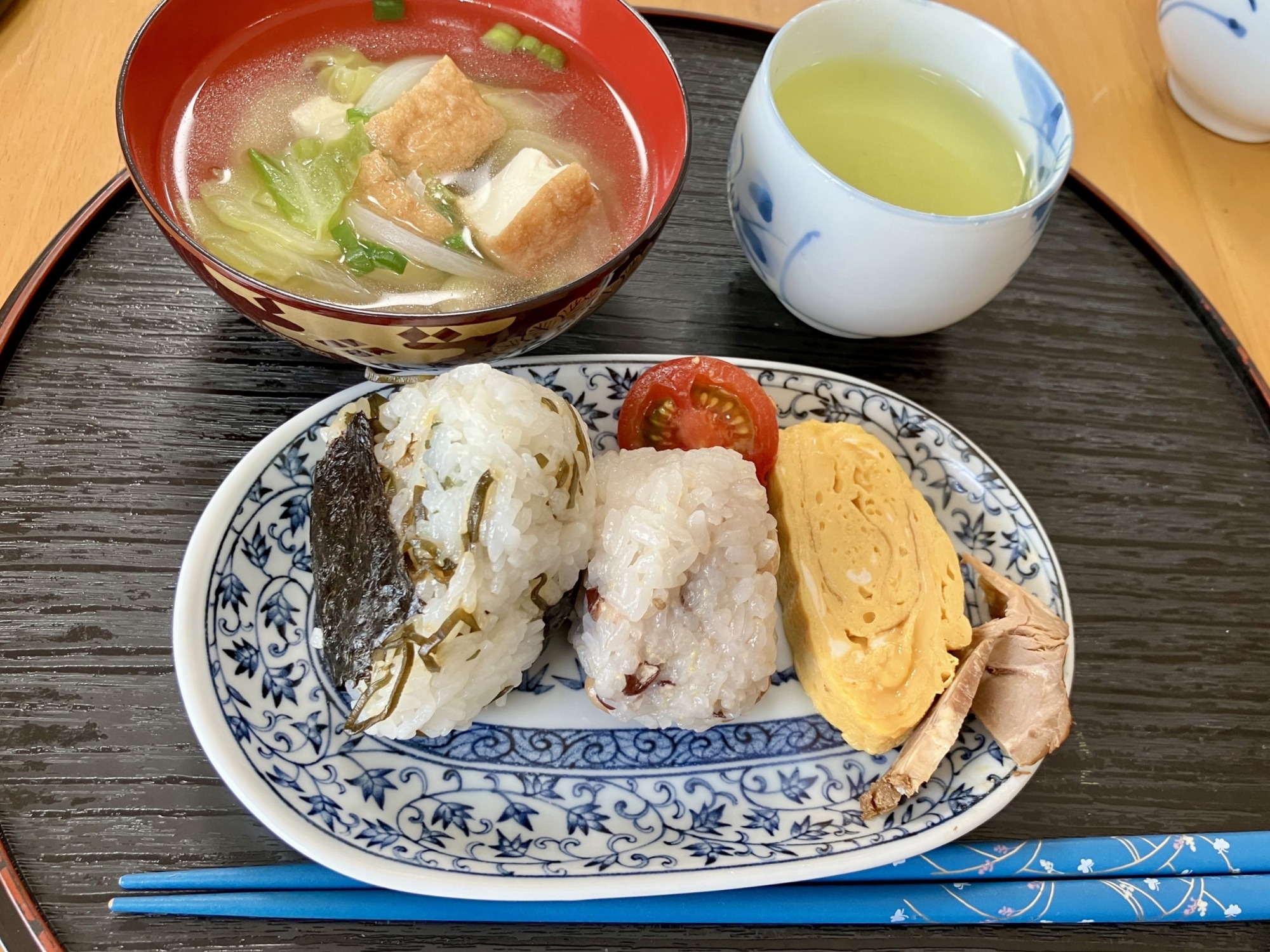 スタッフが準備した料理