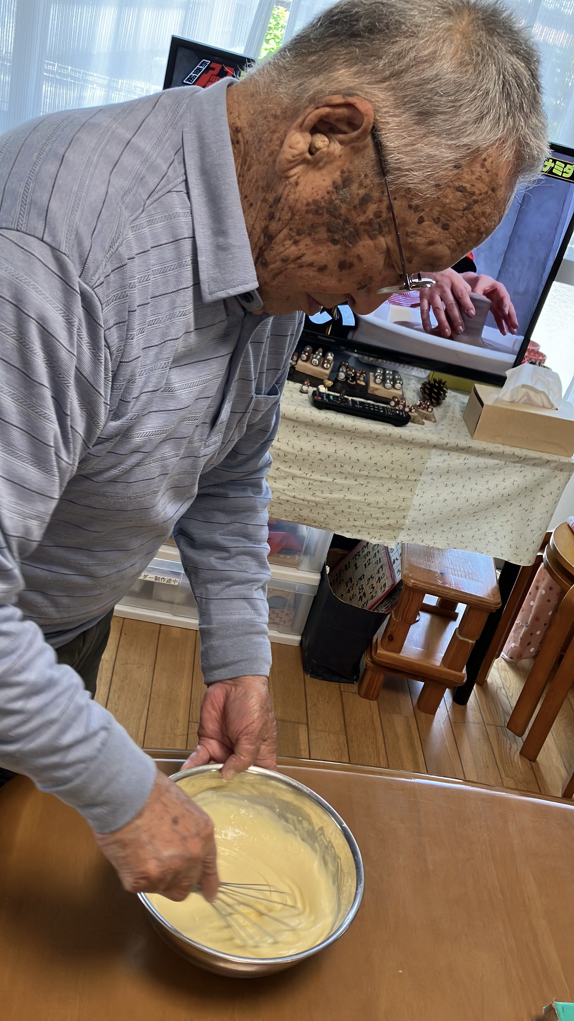 ホットケーキ生地を混ぜる利用者様