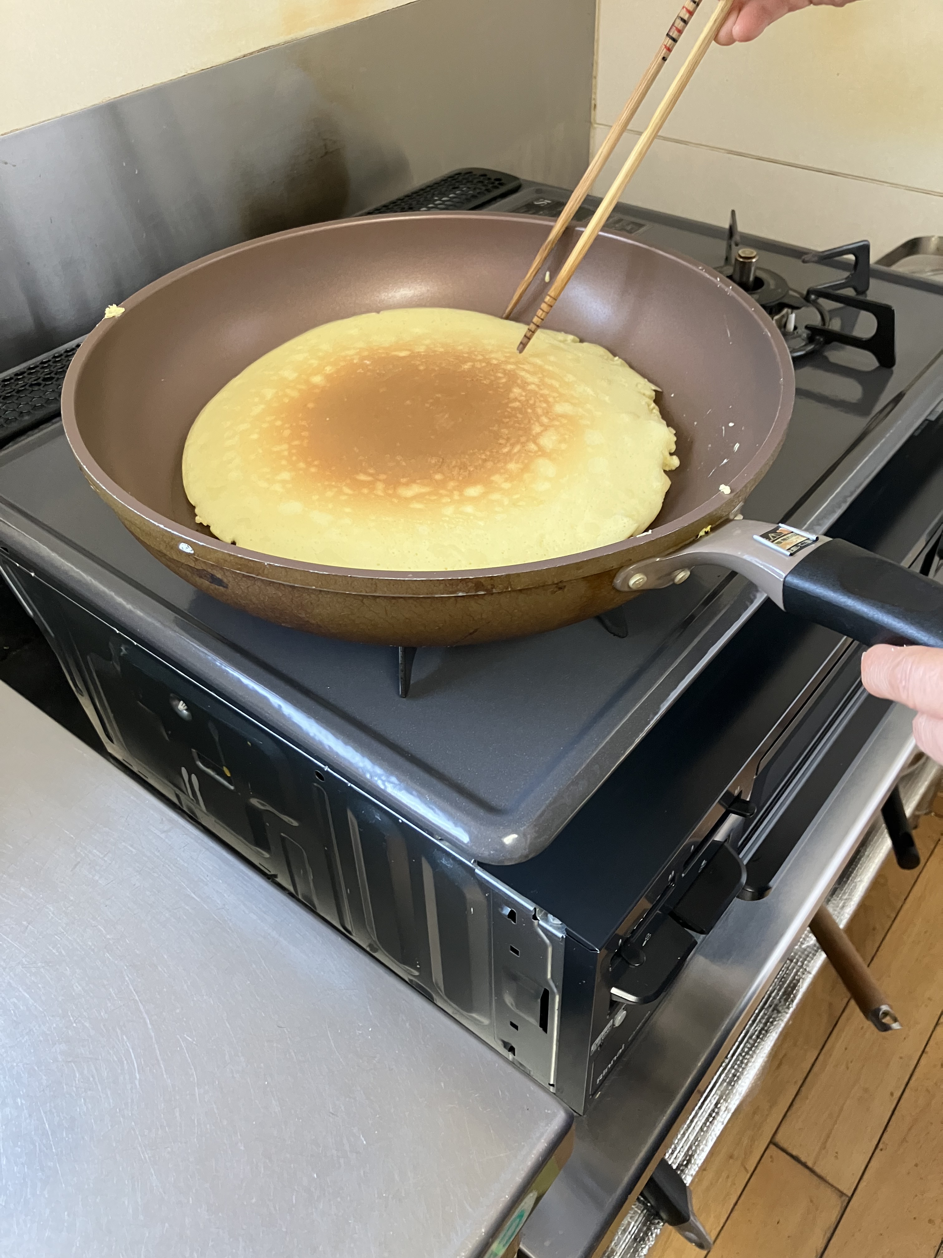 焼いて膨らんだホットケーキ
