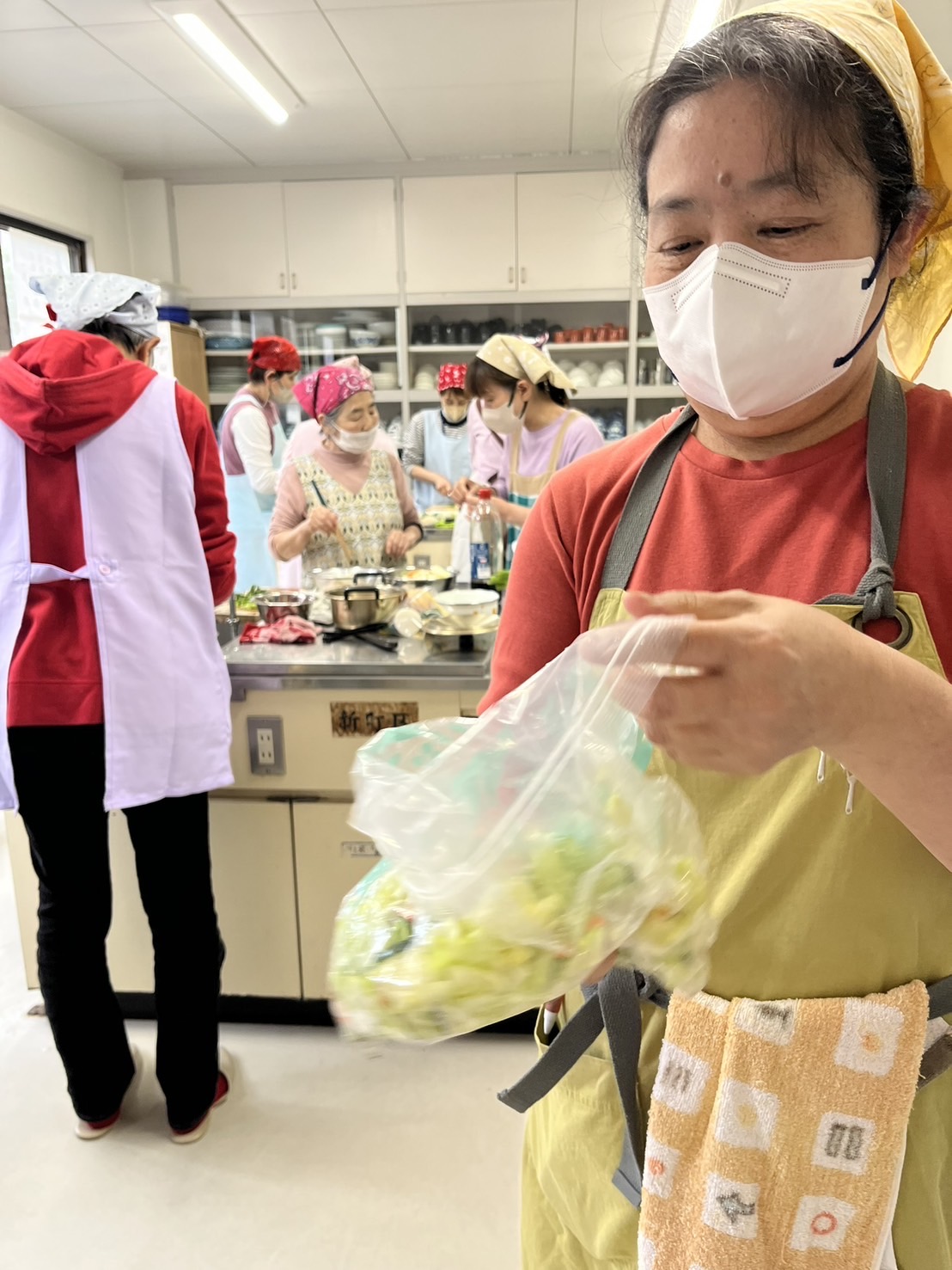 調理をするワーカー