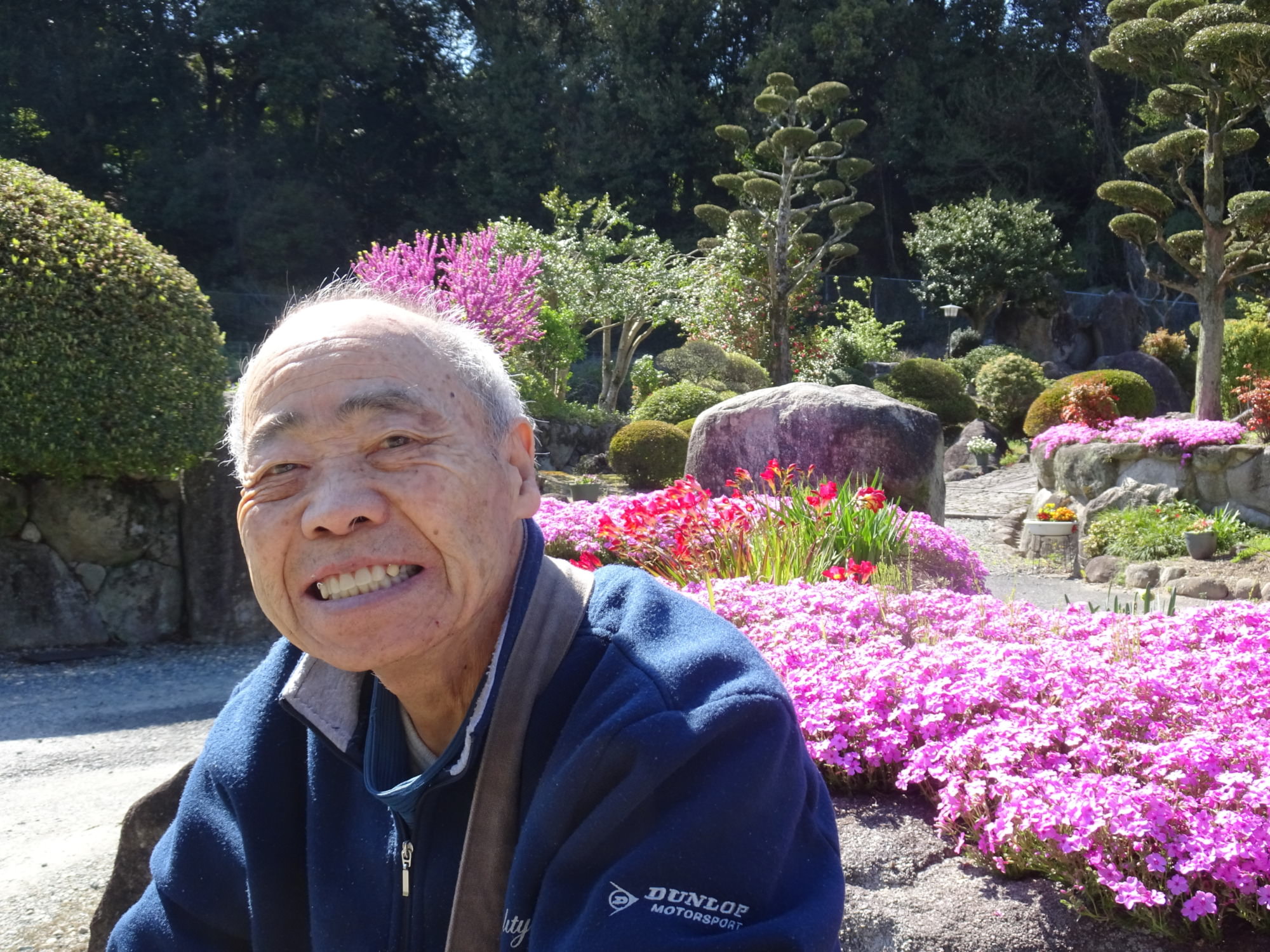 シバザクラの前で撮った利用者さんの写真