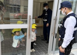 2歳児　交番訪問