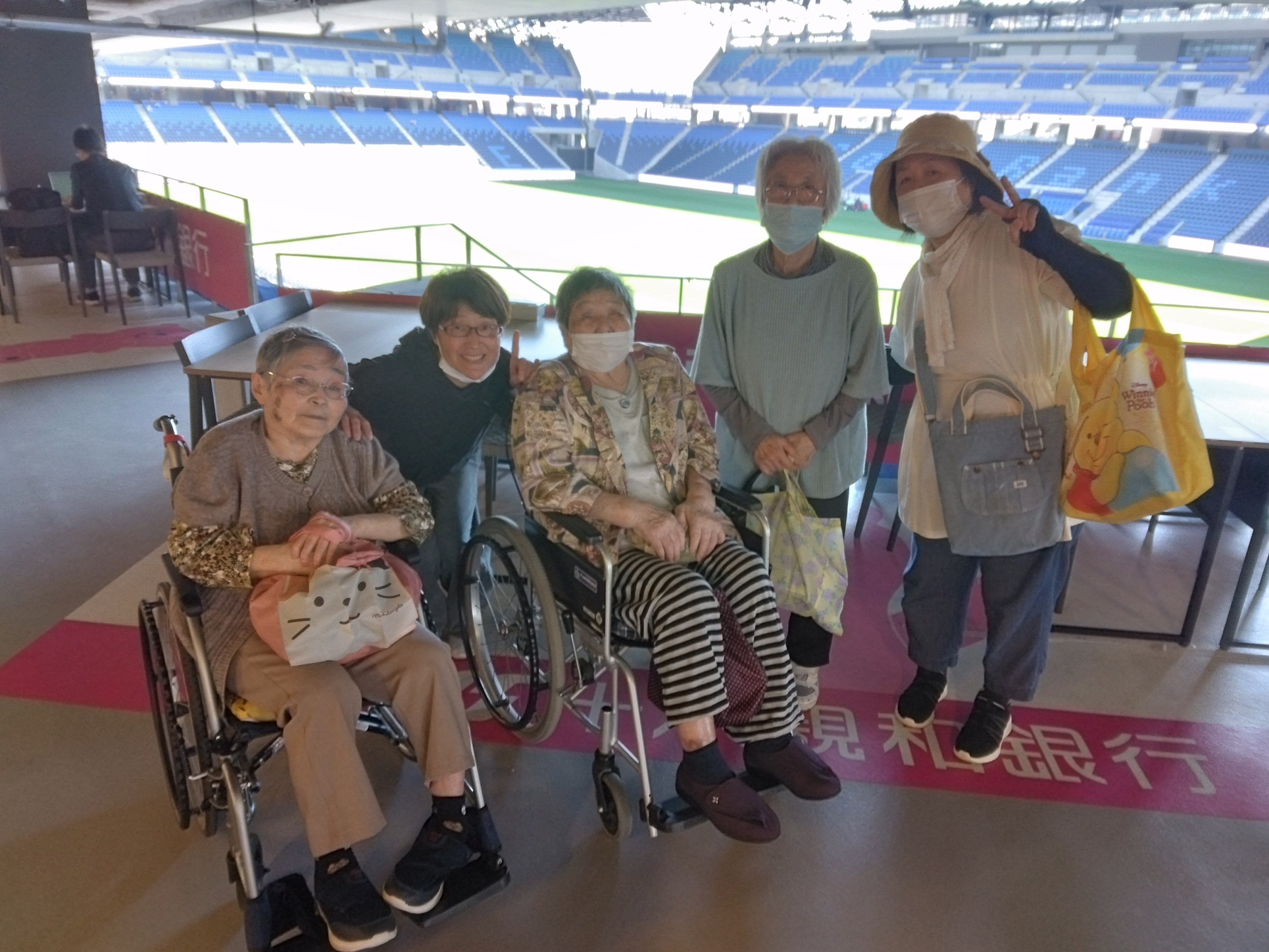 スタジアム13