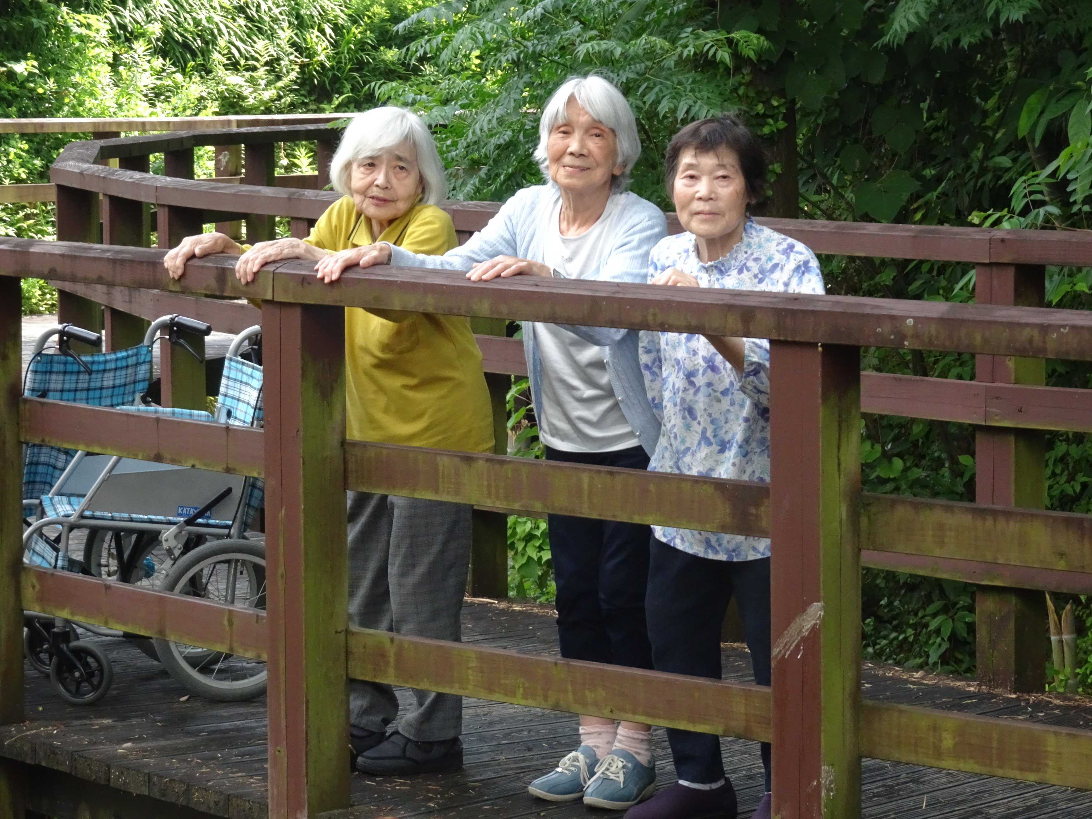 さくたのうなでの遊歩道で撮った利用者さんたちの写真