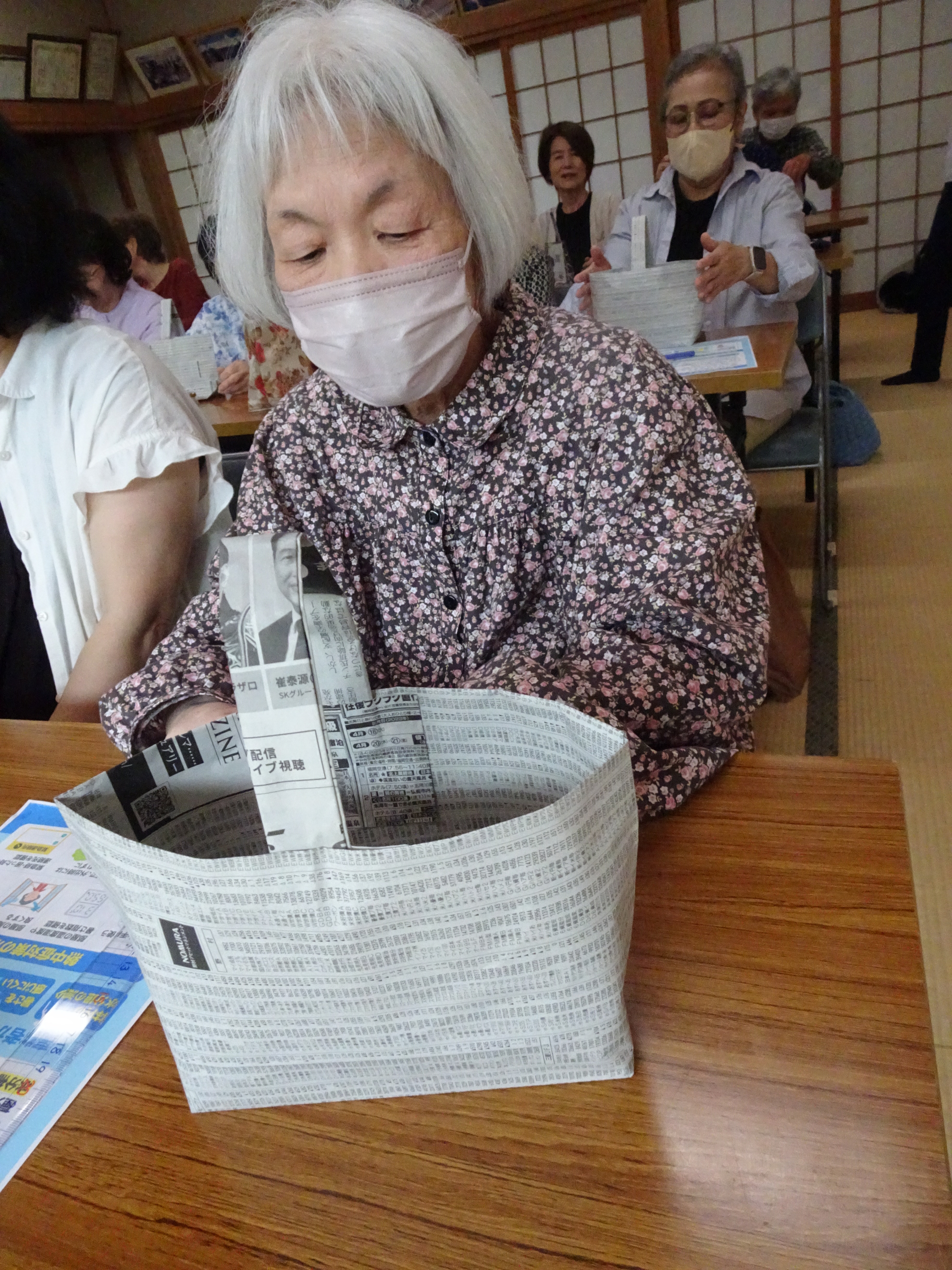 見事バッグを完成させた利用者さん