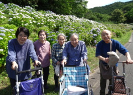 あじさいの前で撮った集合写真