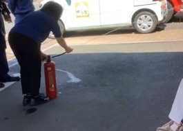 水消火器で訓練