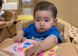 製作を楽しむ子どもたち3枚