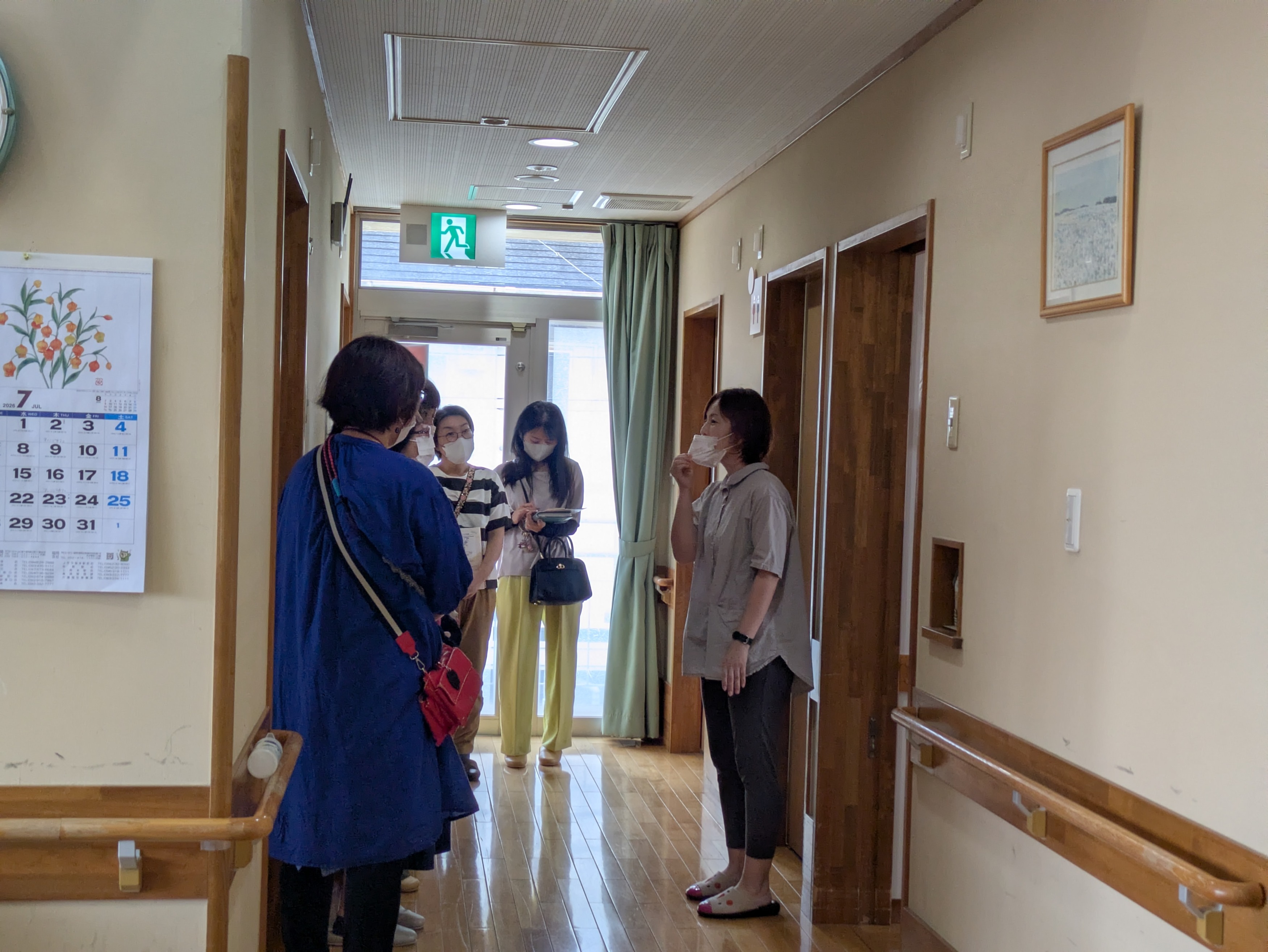 グループホームの見学をするみなさん