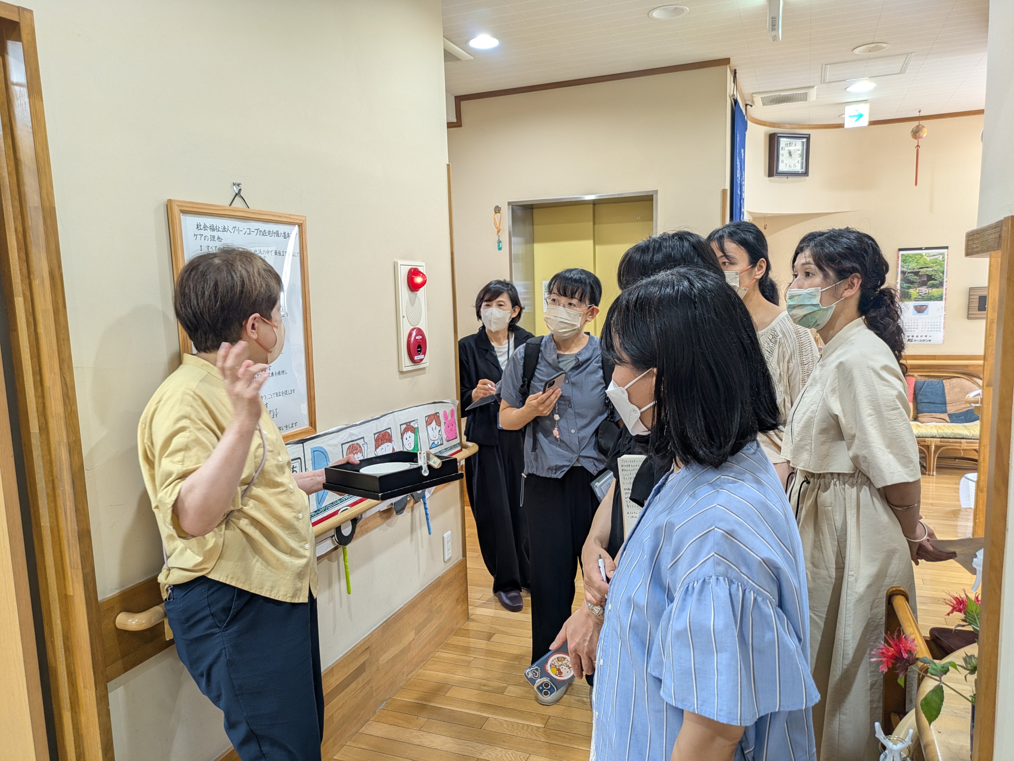 管理者に話を聞くみなさん