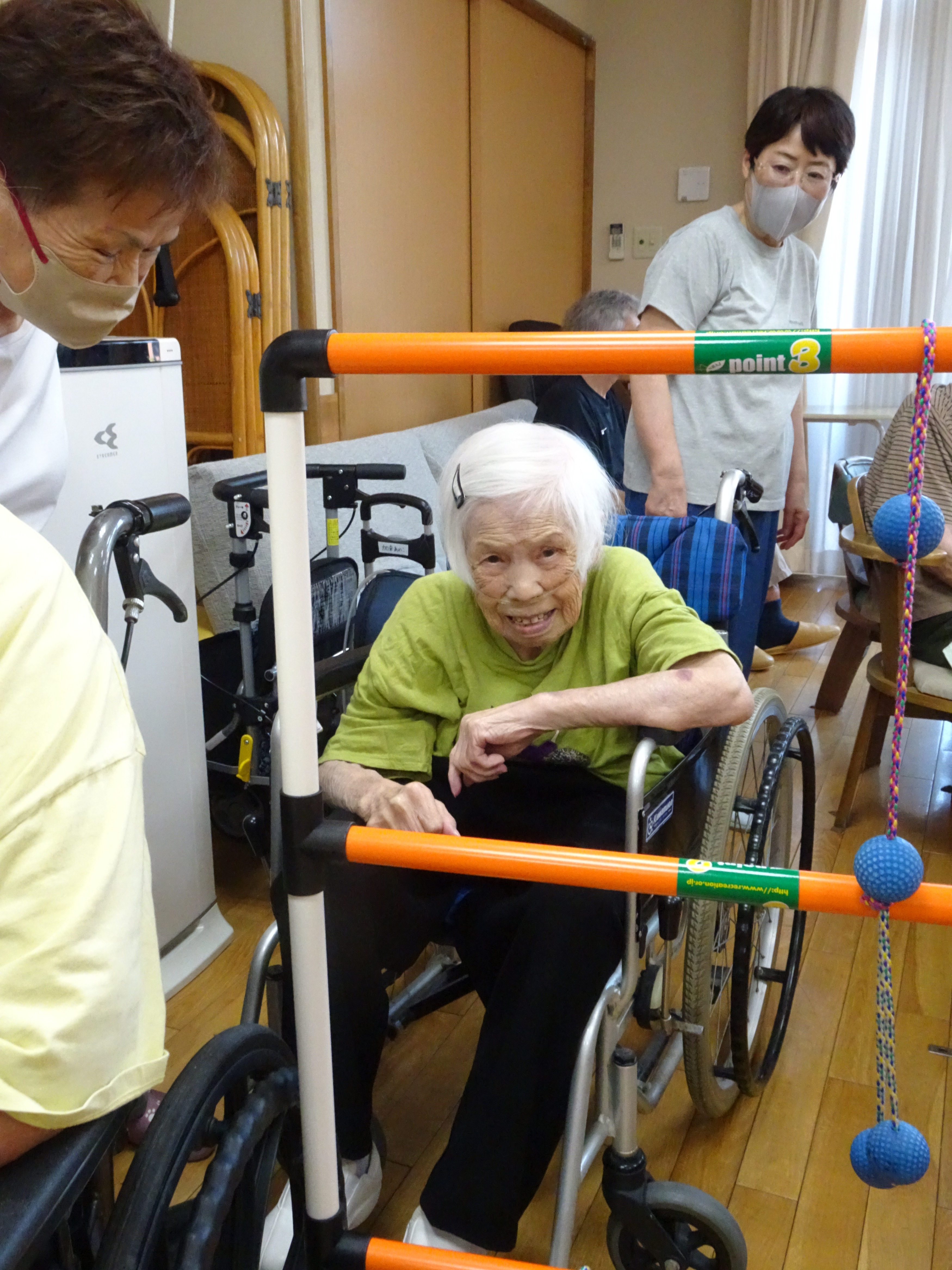 ラダーゲッターを楽しむ入所者さん