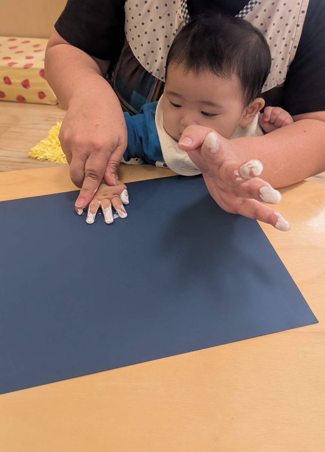 製作を楽しむ子ども