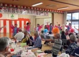 マツケンサンバを踊るワーカー達