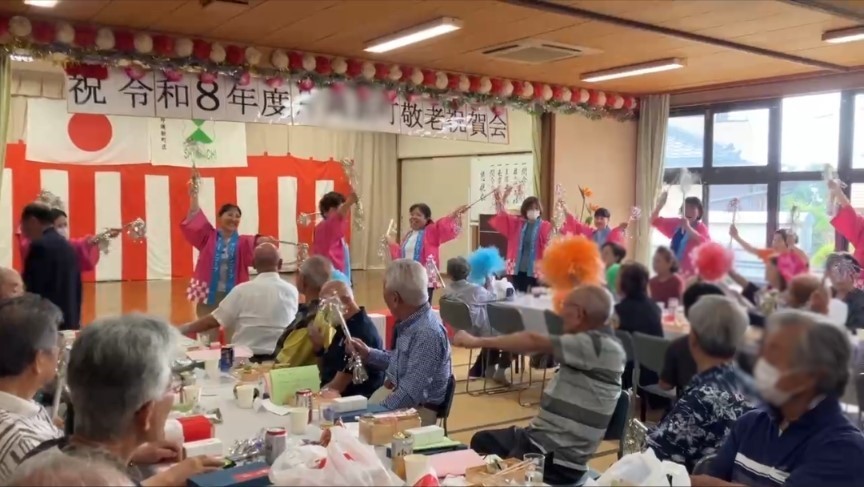 マツケンサンバを踊るワーカー達