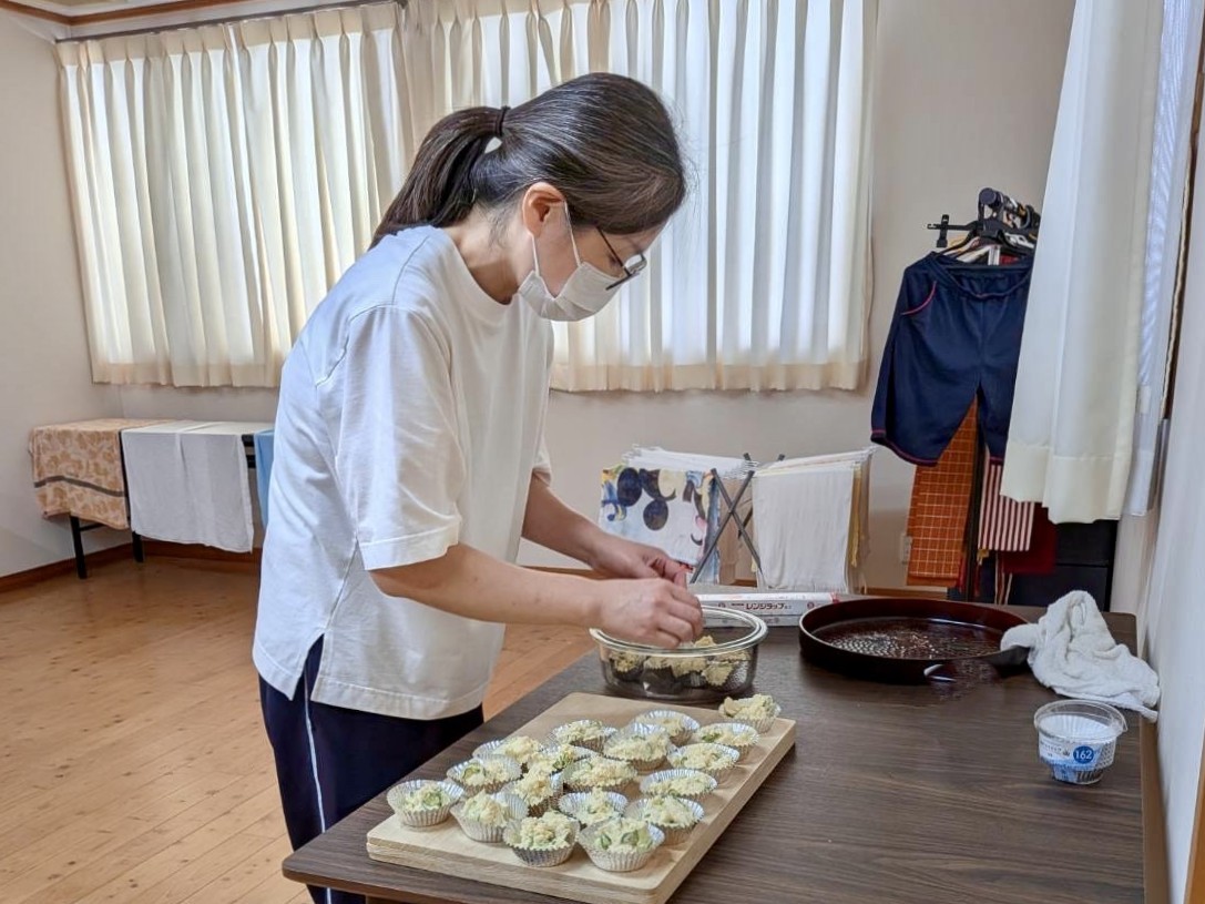 試食を準備するケアリーダー