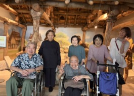 資料館の中で撮った集合写真