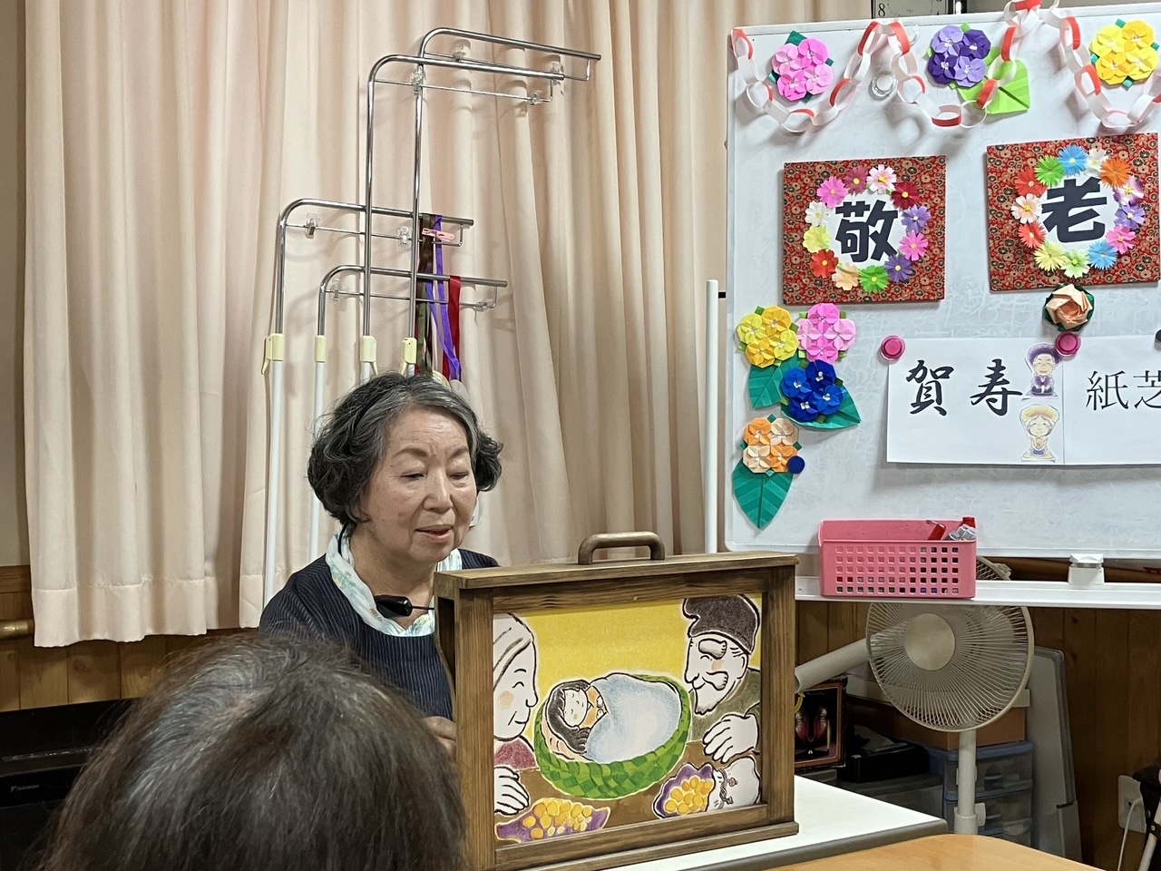 紙芝居を読んでいるところ