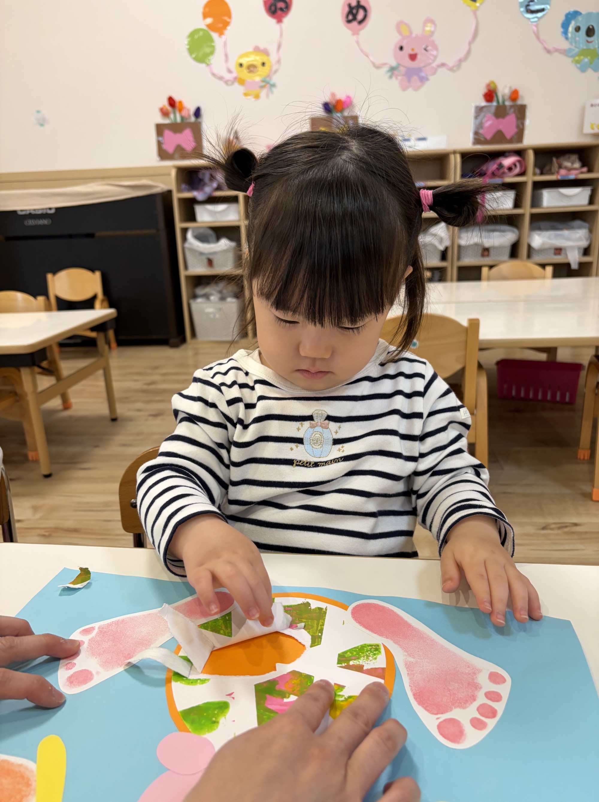 製作する子ども