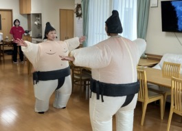 スタッフがお相撲さんに変身